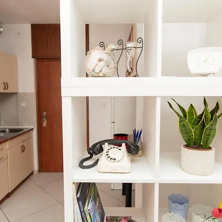 Beautiful Cozy Jug In Neighbourhood. *