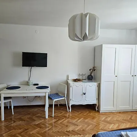 아파트 Beautiful Cozy Jug In Neighbourhood.