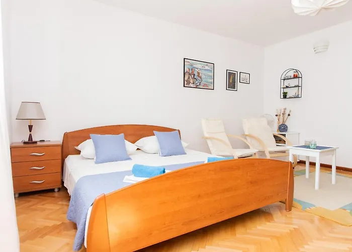 Beautiful Cozy Jug In Neighbourhood. 아파트 스플리트