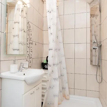 Beautiful Cozy Jug In Neighbourhood. Appartement *