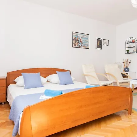 Beautiful Cozy Jug In Neighbourhood. Appartement Split