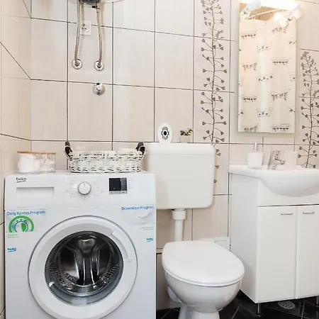 Beautiful Cozy Jug In Neighbourhood.