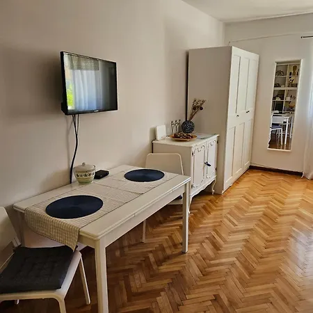 Beautiful Cozy Jug In Neighbourhood. Appartement *